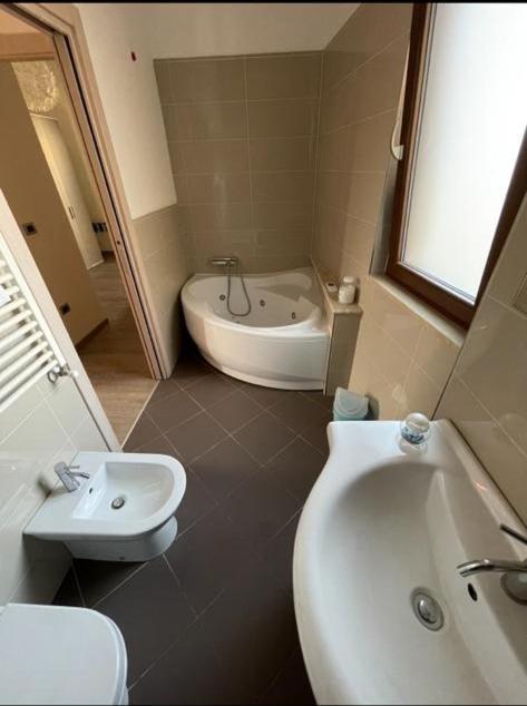 Hotel Mario Al Borgo San Benedetto del Tronto Exterior foto